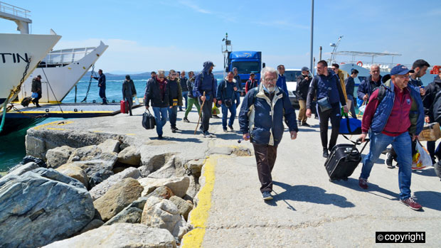 Атос отворио врата поклоницима